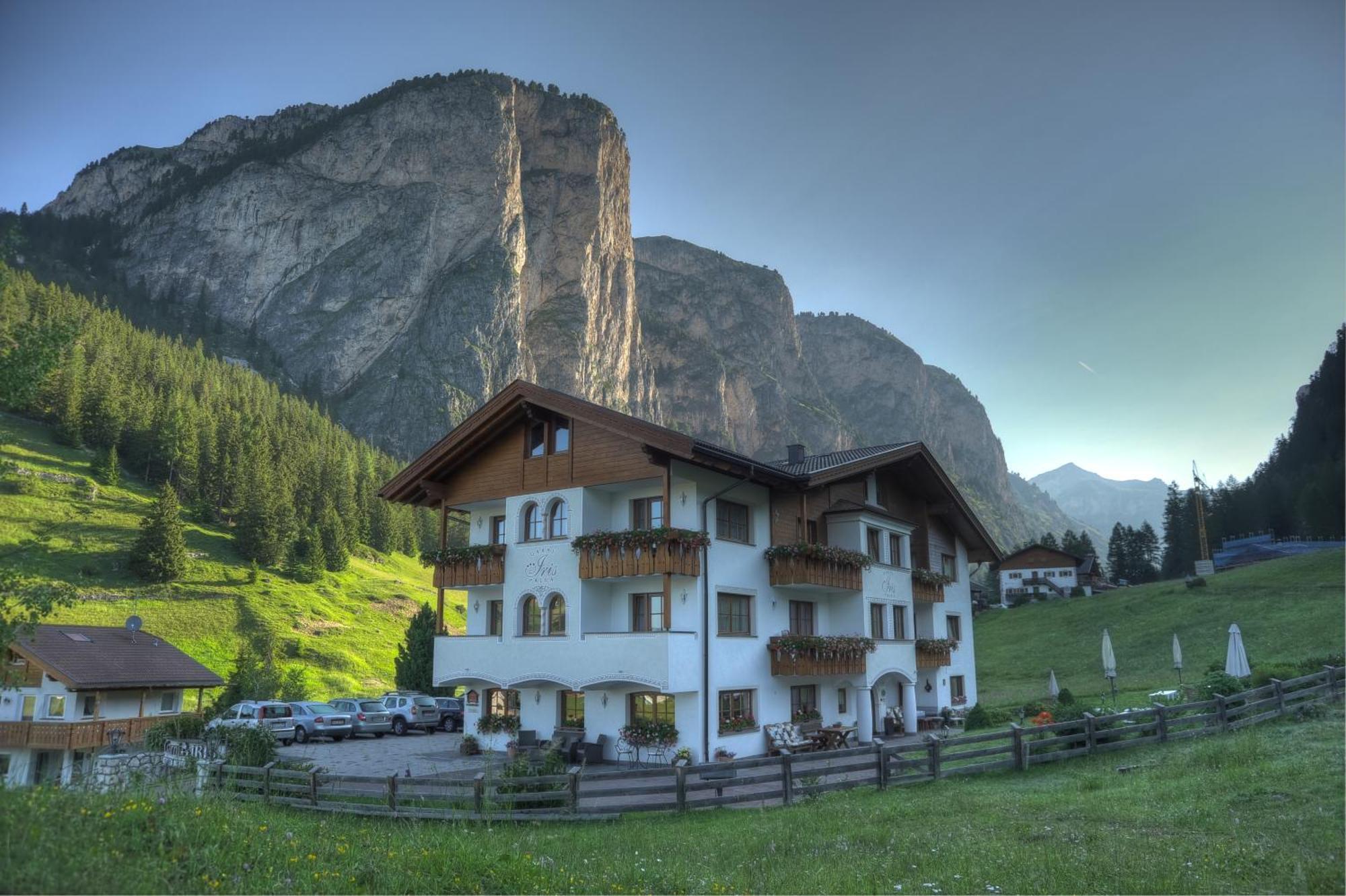 Garni Hotel Iris Selva di Val Gardena Exteriér fotografie