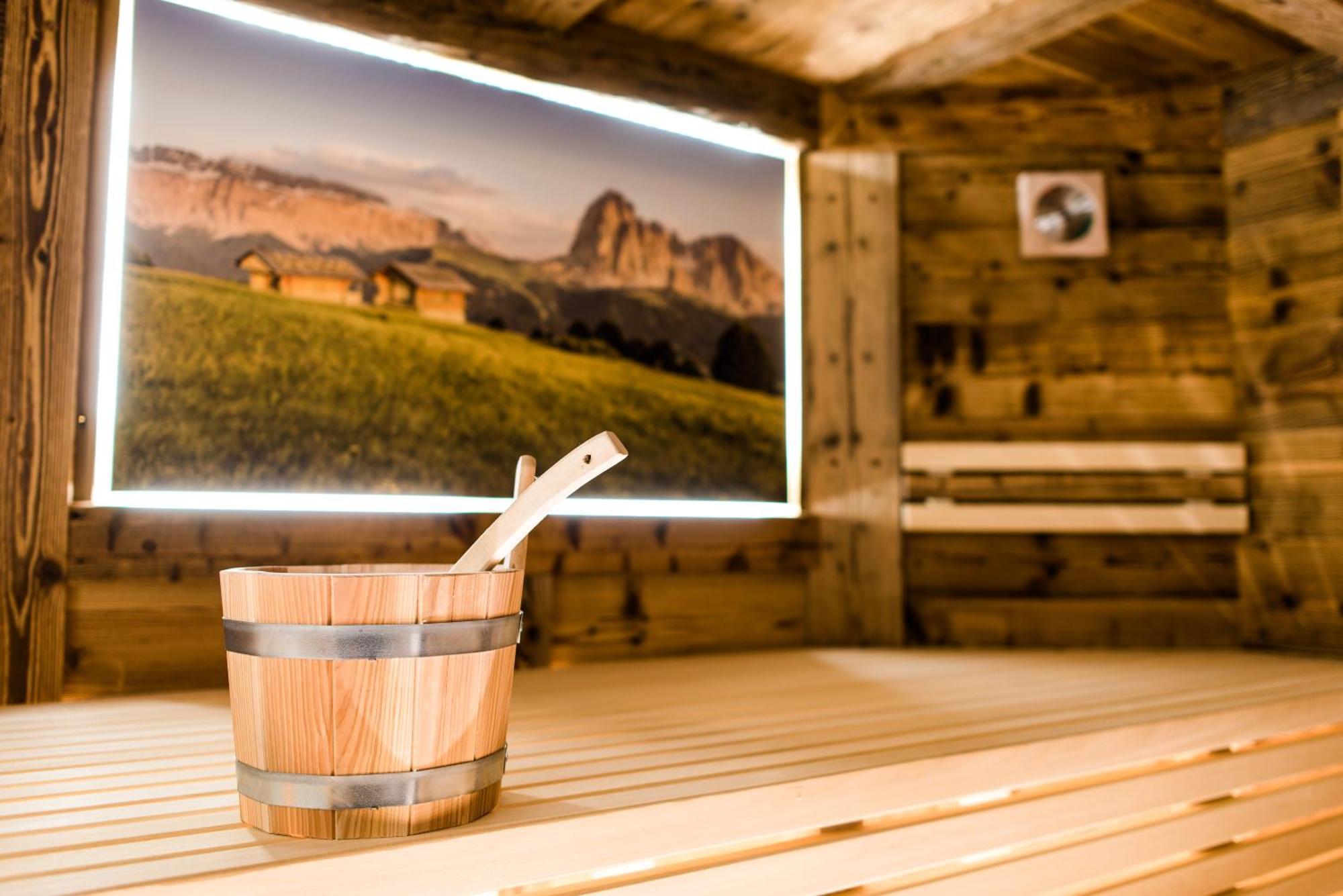 Garni Hotel Iris Selva di Val Gardena Exteriér fotografie