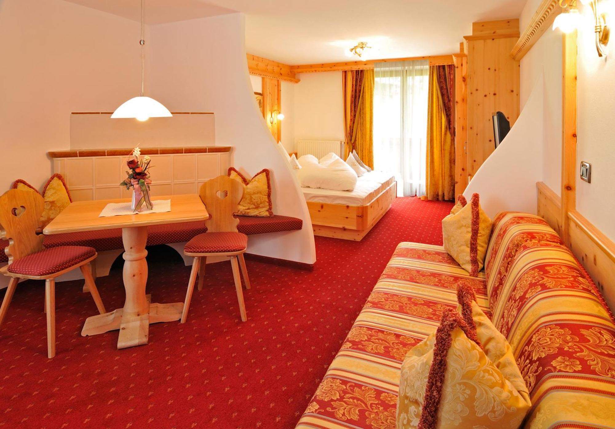 Garni Hotel Iris Selva di Val Gardena Exteriér fotografie