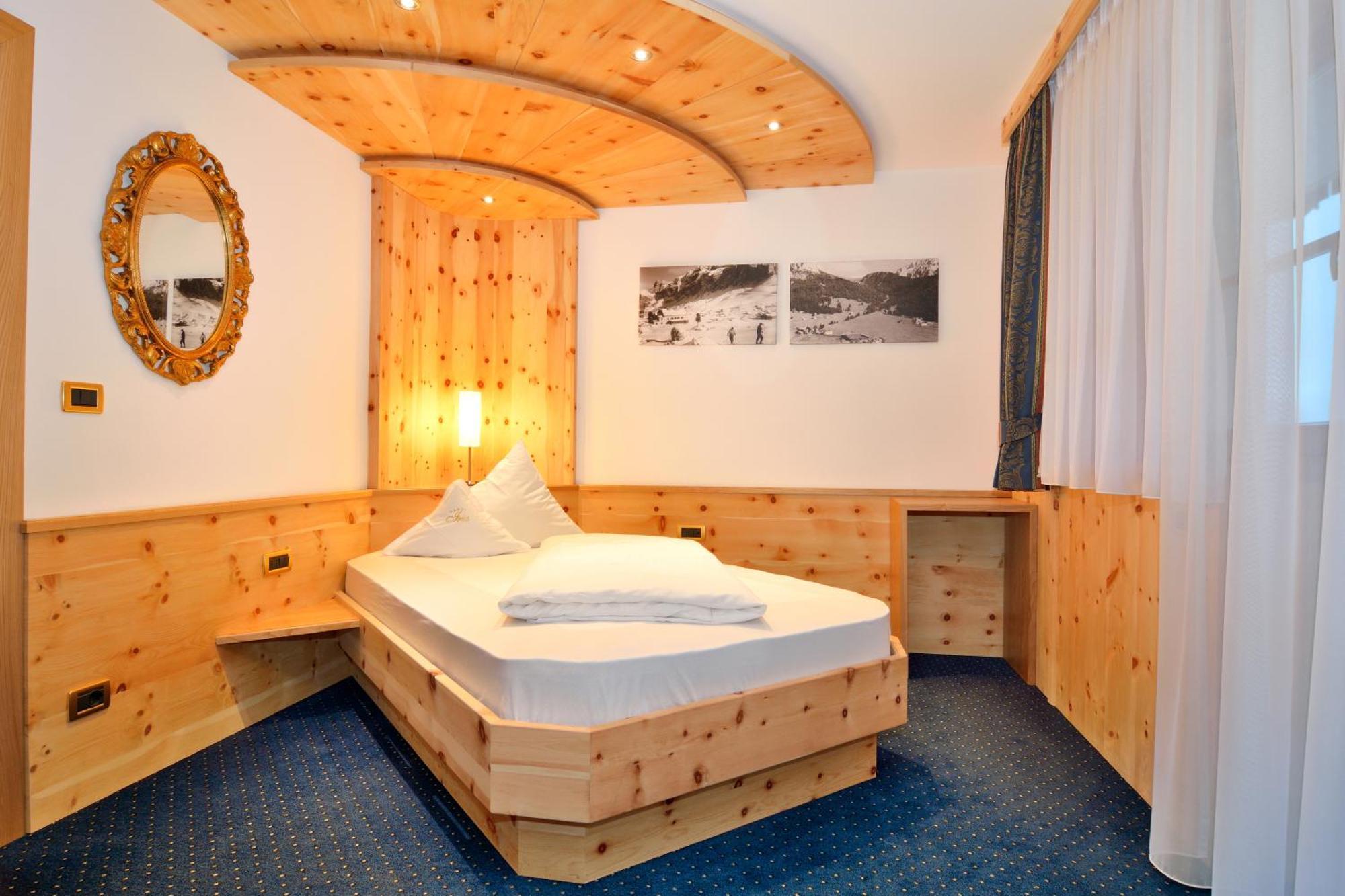Garni Hotel Iris Selva di Val Gardena Exteriér fotografie
