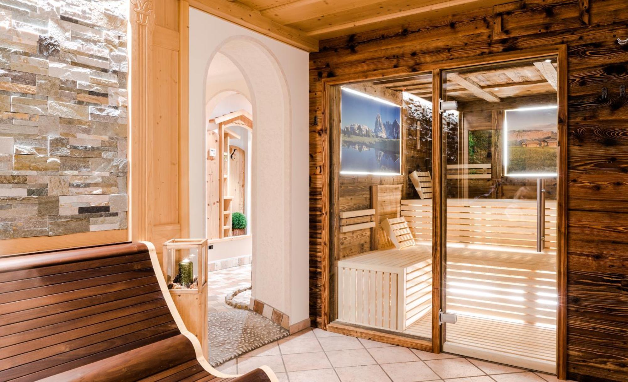 Garni Hotel Iris Selva di Val Gardena Exteriér fotografie