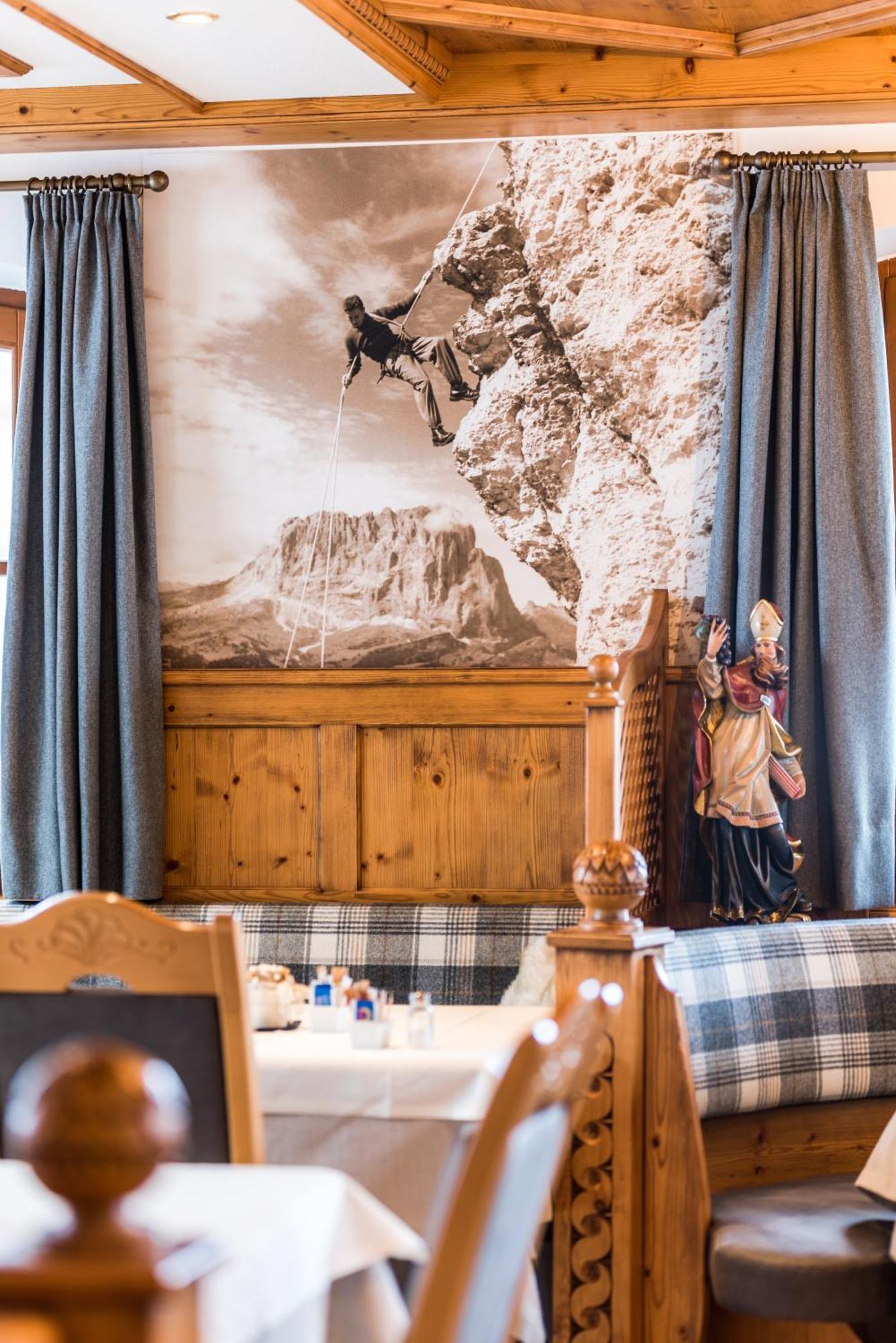 Garni Hotel Iris Selva di Val Gardena Exteriér fotografie