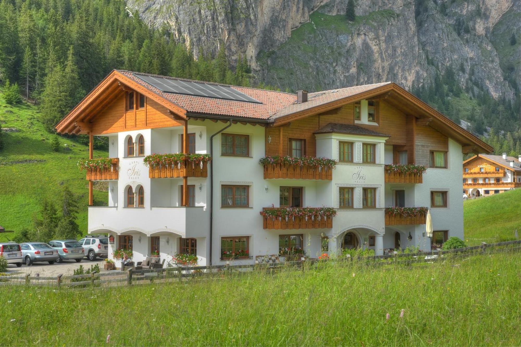 Garni Hotel Iris Selva di Val Gardena Exteriér fotografie