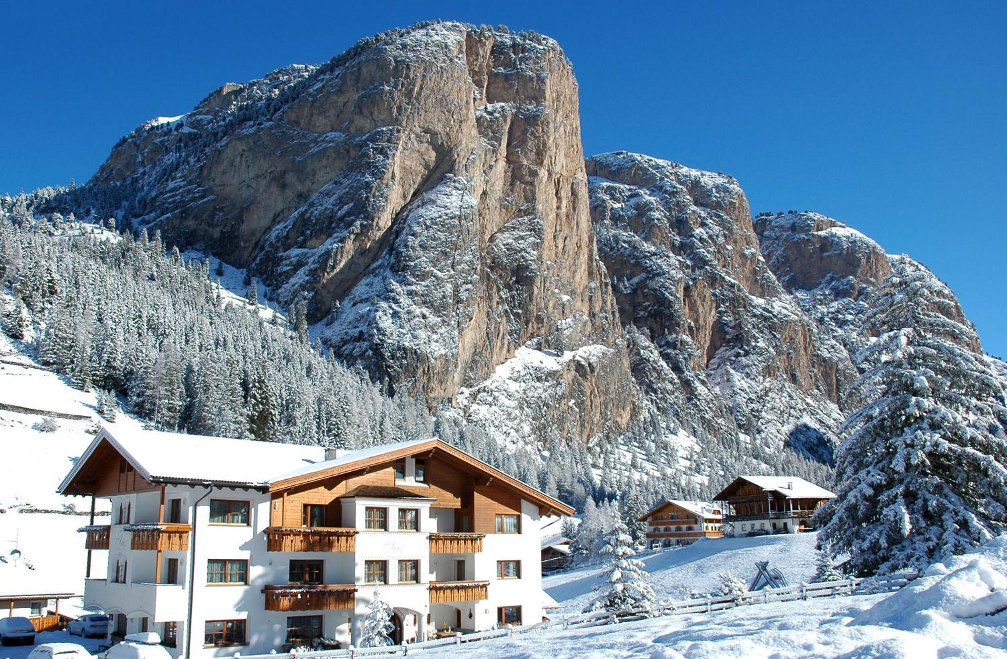 Garni Hotel Iris Selva di Val Gardena Exteriér fotografie